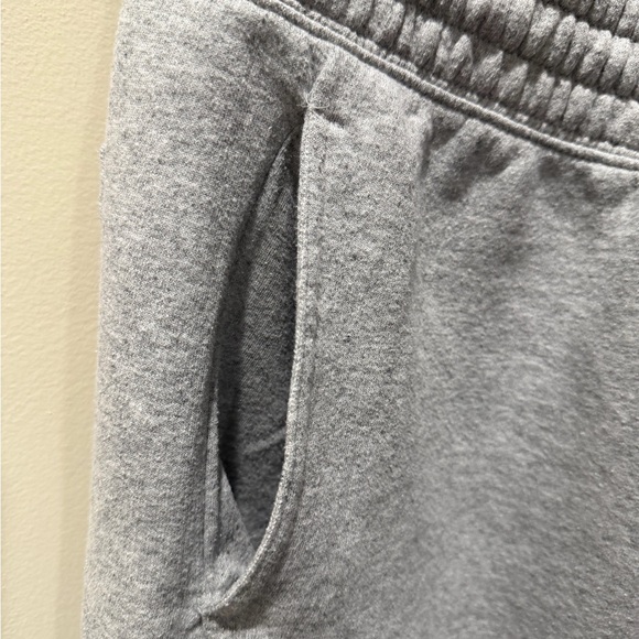Hanes Gray Fleece Sweatpants - Size Large (Great Condition) - Picture 5 of 5